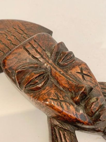 null BAMILÉKÉ - CAMEROUN (de type)
Deux statuettes en bois lourd, l'un rappelant...