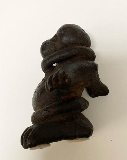 null BAMOUN - CAMEROUN (de type)
Ensemble de statuettes et verseuse en terre cuite...