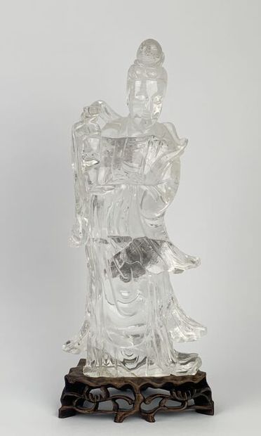 null CHINE - XXe siècle
Grande statuette de Guanyin debout en cristal de roche tenant...