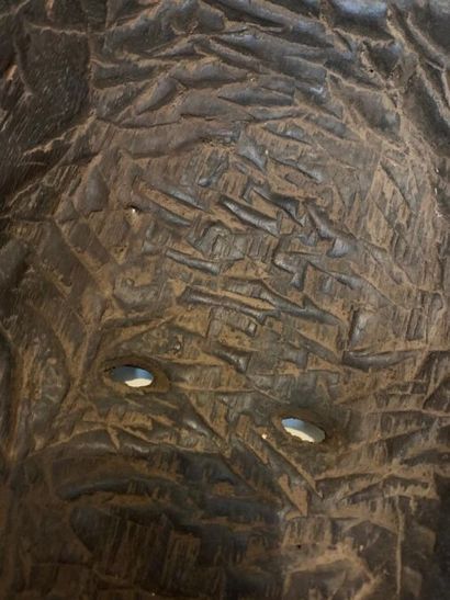null CHOKWE - ANGOLA (de type)
Grand masque en bois à patine brune et traces de kaolin,...