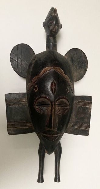 null SENOUFO - MALI (de type)
Deux masques en bois patiné noir, l'un surmonté d'un...