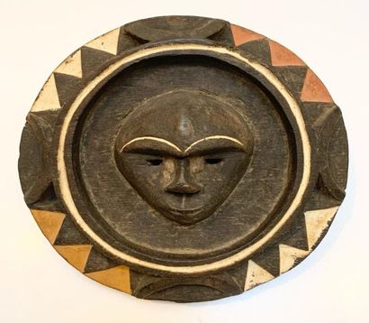 null EKPO EKET - NIGERIA (de type)
Deux petits masques plats de forme ovale en bois...