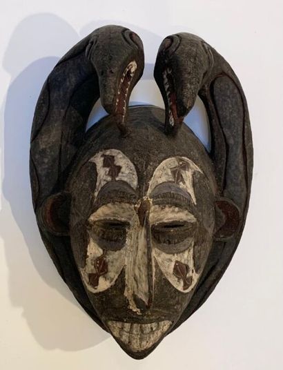 null IGBO - NIGÉRIA (de type)
Masque en bois à patine brune et polychromée avec traces...