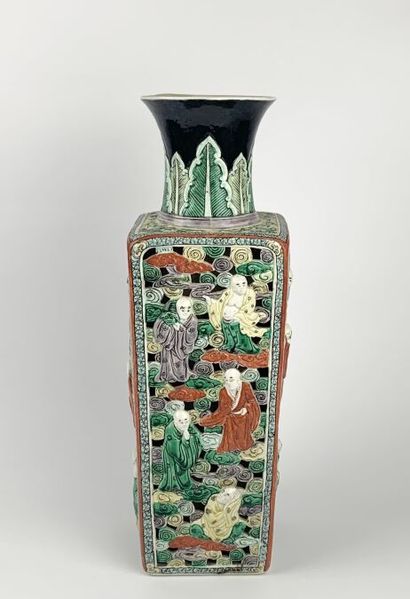 CHINE - XXe siècle
Vase de forme carrée en...