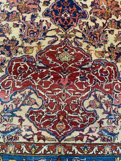 null ISPAHAN RUG (cotton warp and weft, wool velvet "kurk")
Central Iran, circa 1880
201...