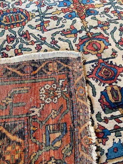 null FERRAHAN-SAROUK RUG (cotton warp and weft, wool pile)
Central Iran, circa 1880-1900...