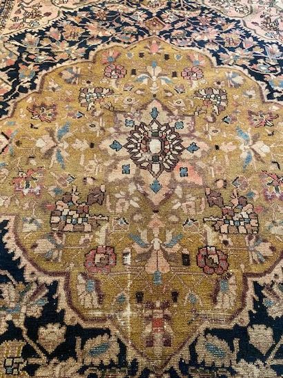 null TAPIS MELAYER (chaîne et trame en coton, velours en laine)
Nord-ouest de la...