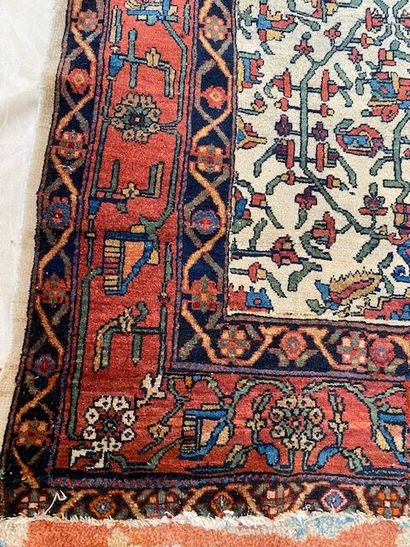 null FERRAHAN-SAROUK RUG (cotton warp and weft, wool pile)
Central Iran, circa 1880-1900...
