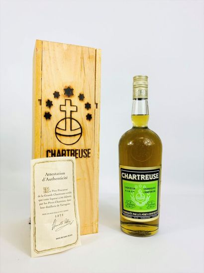 CHARTREUSE VERTE 1 Bottle CHARTREUSE VERTE 1971 Tarragona (original wooden case)...
