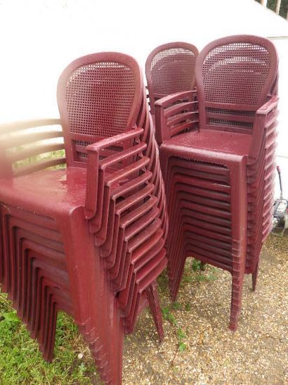 *40 chaises extérieur en pvc

FRAIS VOLONTAIRES...