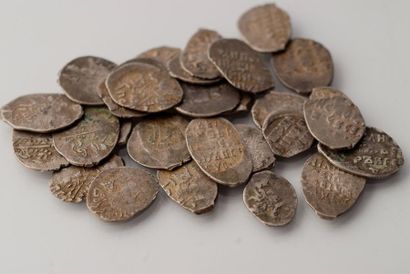 null Lot de 44 monnaies dites « gouttes » en argent, datant des XVIe, XVIIe et XVIIIe...