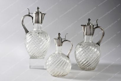 null ENSEMBLE DE TROIS BELLES CARAFES.
Par KLINGERT, Saint-Pétersbourg, avant 1896.
En...