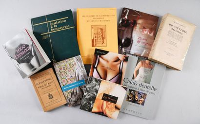 [BONNETERIE], Réunion de dix ouvrages et catalogues d'expositions, principalement:...