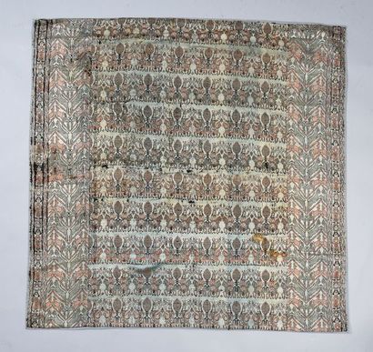 null Stole and small carpet in Qadjar-style fabrics, ca. 1920-1930, silk and gold...
