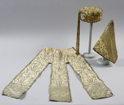 null Eléments de costumes de mariés, Tunisie, première moitié du XXe siècle, toque...