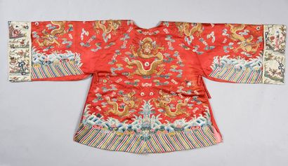 null Girl's outfit, China, first half of the 20th century, pleated jacket and skirt...
