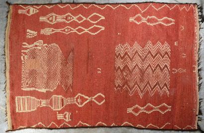 null Tapis, Afrique du nord-est, second quart du XXe siècle, tapis en laine à fond...