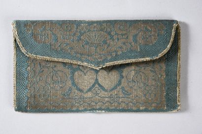 null Flap clutch bag, Louis XIV period, blue silk and silver spun silk weaving; decoration...
