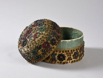null Box in bead embroidery, Italy (?) 18th century, cylindrical box with a domed...