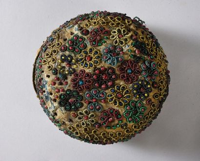 null Box in bead embroidery, Italy (?) 18th century, cylindrical box with a domed...