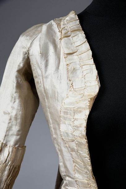 null French-style coat, circa 1780, cream silk taffeta; Watteau pleated back, clog...