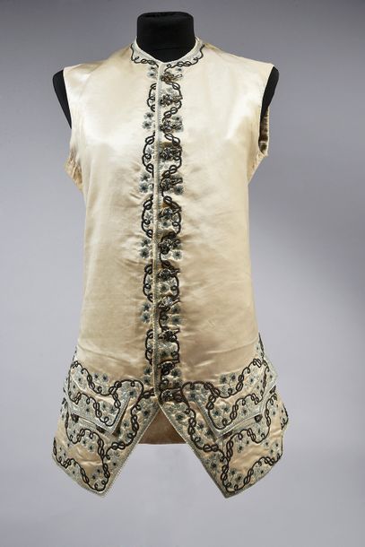 null Rare gilet à basques brodé au nœud de Savoie, époque Louis XV, satin de soie...