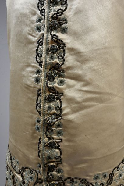 null Rare basque waistcoat embroidered with a Savoy knot, Louis XV period, cream...