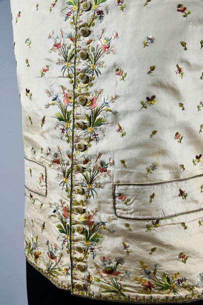 null Straight waistcoat Louis XVI period, big of Tours cream embroidered polychrome...