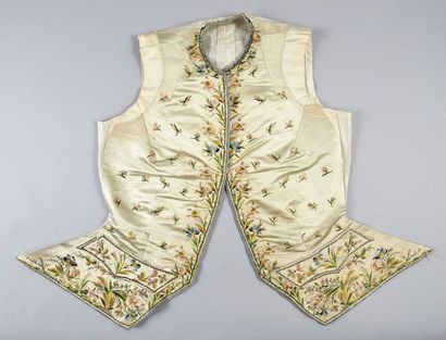 null Devant de gilet à basques, époque Louis XVI, satin de soie crème brodé soie...