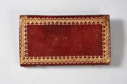 null Etui à carnet en maroquin rouge, milieu du XVIIIe siècle, décor aux petits fers...