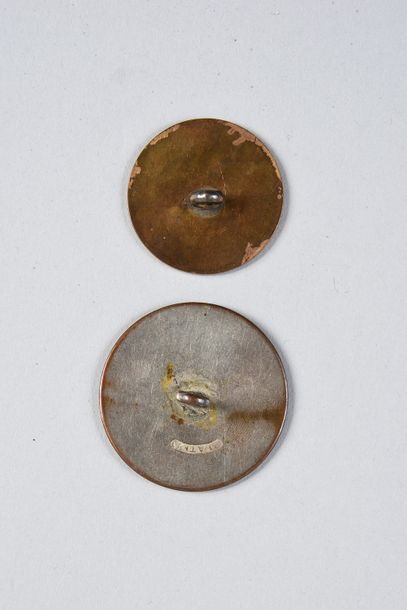 null Deux boutons séditieux, période révolutionnaire, les deux en métal gravé d'une...