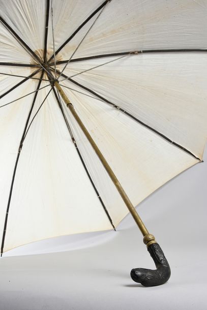 null Parapluie d'homme, vers 1815, le mât en métal doré sur âme de bois probablement;...