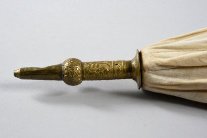 null Parapluie d'homme, vers 1815, le mât en métal doré sur âme de bois probablement;...