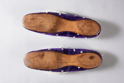 null Pair of indoor shoes, Second Empire, purple silk velvet embroidered with pearl...