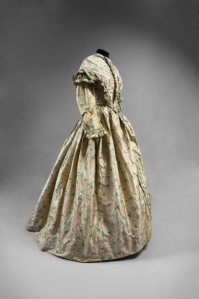 null Afternoon dress, circa 1850, dress in a beautiful taffeta printed on a chain...