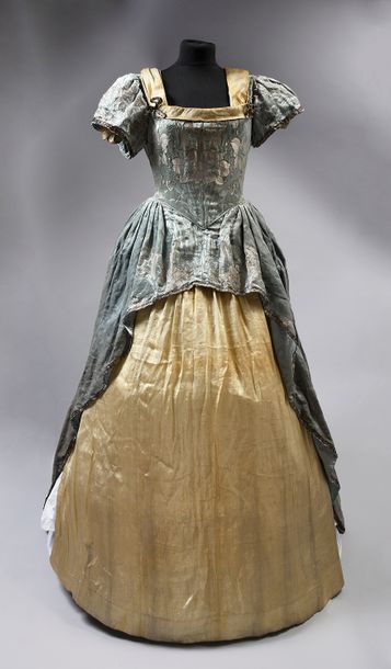 null Spectaculaire robe du soir haute couture fin du XIXe siècle transformée pour...