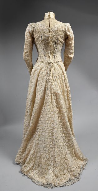 null Afternoon dress for Worth's races (no. 94942), circa 1900-1905, dress in cream...