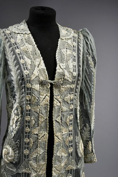 null Evening coat, Haute-couture, Worth (?), circa 1905, medium-length coat with...