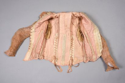 null Robe du soir, Haute couture, vers 1900-1905, satin de soie rose, corsage baleiné...