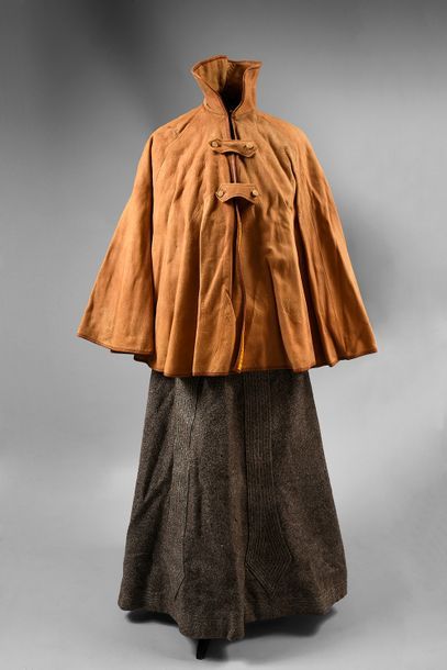 null Short cape for hunting or walking, scratched J. Preiss in Vienna, end of the...