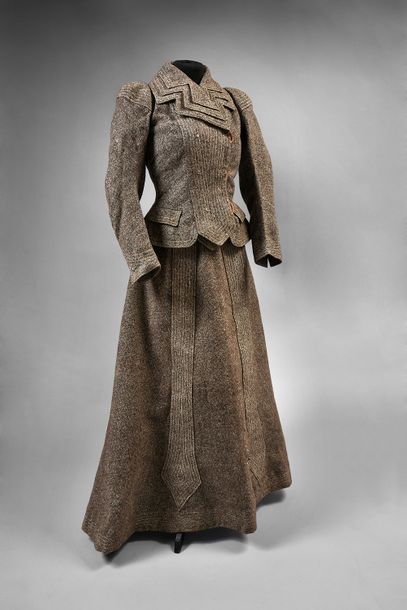  H. Creed&Cie, Paris, circa 1900, hunting or walking outfit in cream, grey and black...