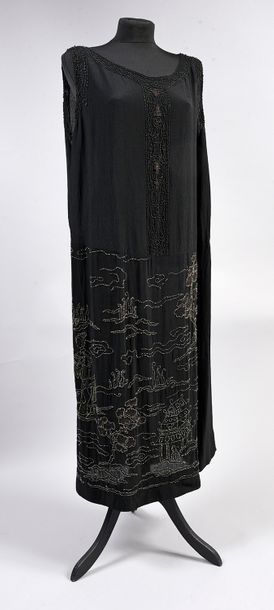 null Evening gown, circa 1920-1925, sleeveless dress in black silk crepe, embroidered...