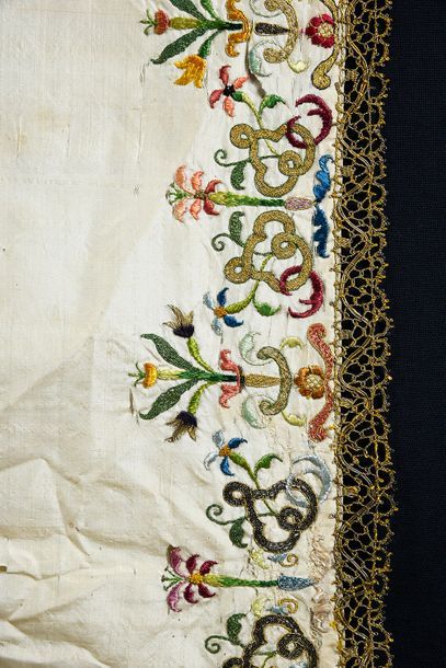 null Embroidered humeral veil, Italy, second half of the 18th century, cream-coloured...