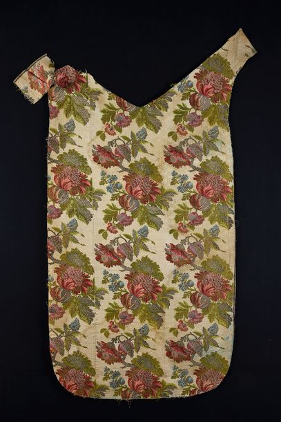 null Dismantled chasuble in naturalistic brocade, circa 1730-1740, lampas made of...