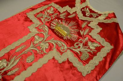 Chasuble, end of the 19th century, red currant...