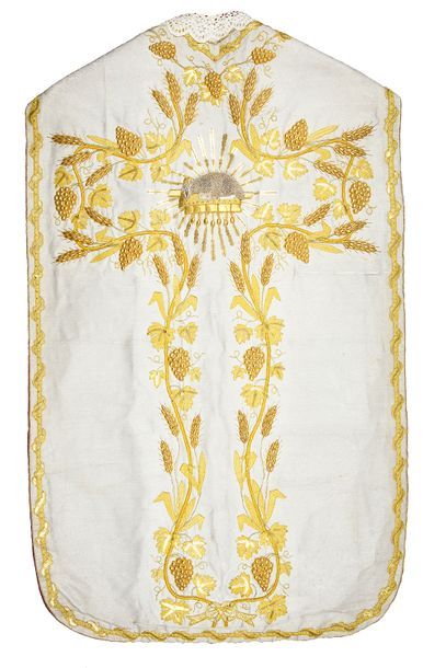 null Chasuble, end of the 19th century, silver cloth; orphreys embroidered in guipure...