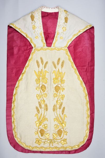 null Chasuble, end of the 19th century, silver cloth; orphreys embroidered in guipure...