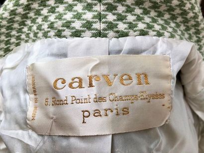 null CARVEN, Tailor in white houndstooth and celadon wool, skirt with skittles, jacket...