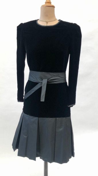 null Long-sleeved cocktail dress in silk velvet and black taffeta, belt in matching...