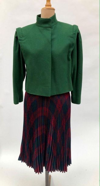 null CARVEN, green wool jacket set with high collar and tartan skirt in sunny pleat....